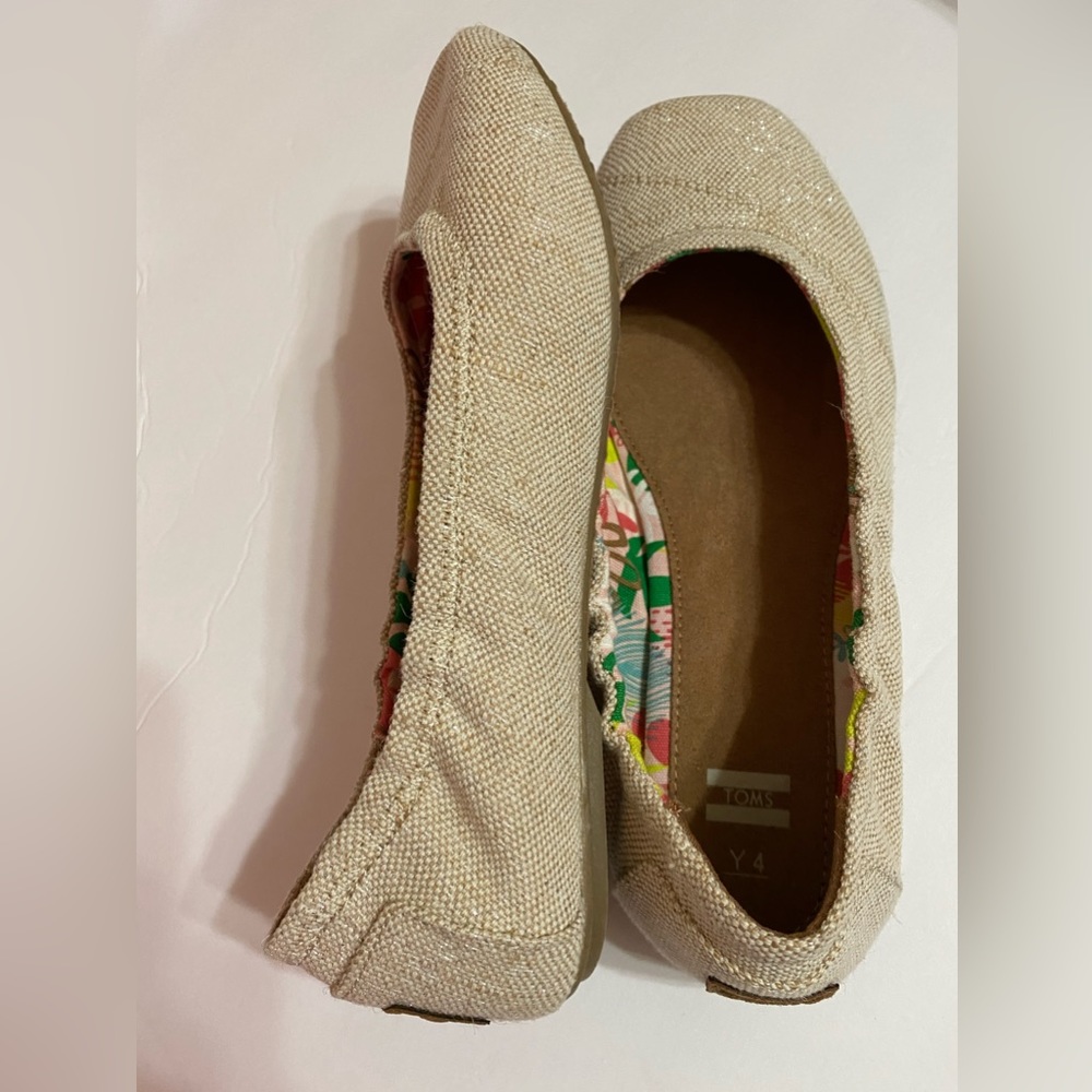 Tom’s Youth Beige or Cream Cavas Flats